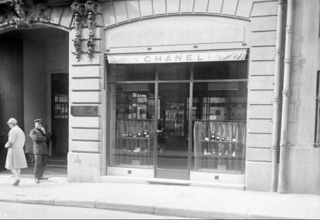 테레즈 보니Thérèse Bonney가 촬영한 파리 깡봉가 31번지 샤넬 부티크 1929년 사진샤넬