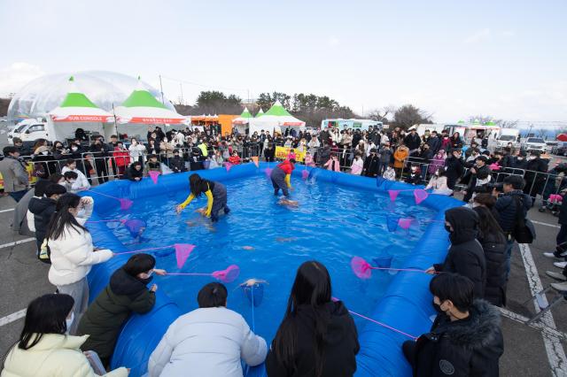 올해 삼사해상공원에서 4년 만에 열린 ‘제26회 영덕대게축제’ 모습 사진영덕군