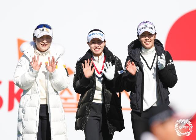 한국여자프로골프KLPGA 투어 선수들이 포즈를 취하고 있다 사진KLPGA