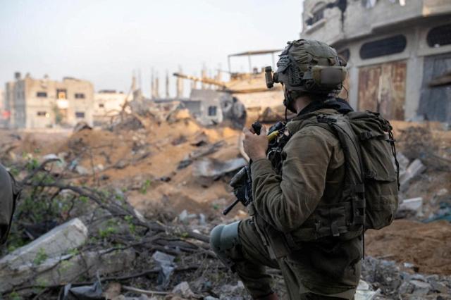 이스라엘군IDF이 11월 7일현지시간 공개한 이스라엘 군인의 가자지구 지상 작전 참여 모습 사진로이터 연합뉴스