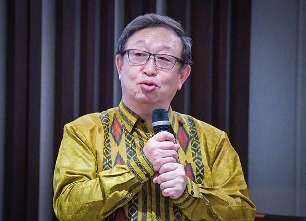 교류회 모두에 인사말을 하고 있는 에히메현의 다나카 부지사 10일 자카르타특별주 사진NNA