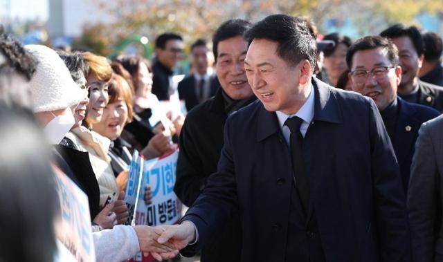 김기현 국민의힘 대표가 14일 경북 구미시 상모동 박정희 전 대통령 생가를 방문하고 있다 사진연합뉴스