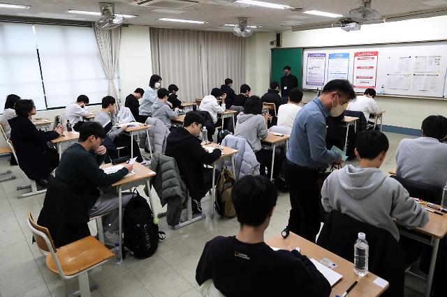 韩国2024年度高考今日举行 50万考生奔赴考场