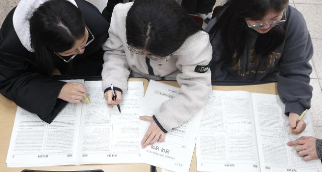 2024年韩国高考国语数学难度加大 复读生优势凸显