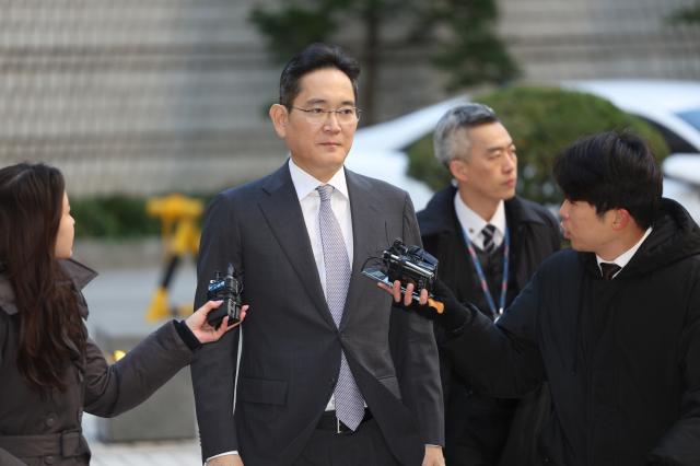 李在鎔サムスン電子会長に懲役５年・罰金５億ウォン求刑