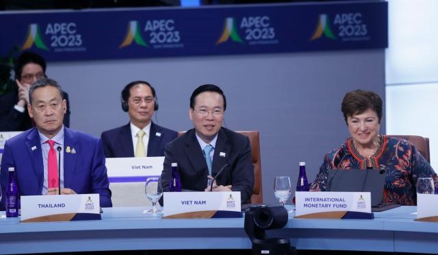 11월 17일 샌프란시스코에서 열린 APEC 경제 지도자 회의에 참석한 보 반 트엉 주석 사진베트남통신사