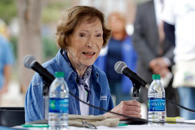 FILE - Former first lady Rosalynn Carter answers questions during a news conference at a Habitat for Humanity building site Nov 2 2015 in Memphis Tenn Carter the closest adviser to Jimmy Carter during his one term as US president and their four decades thereafter as global humanitarians has died at the age of 96 AP PhotoMark Humphrey File FILE PHOTO2023-11-20 064654
저작권자 ⓒ 1980-2023 ㈜연합뉴스 무단 전재 재배포 금지Copyright 2023 The Associated Press All rights reserved