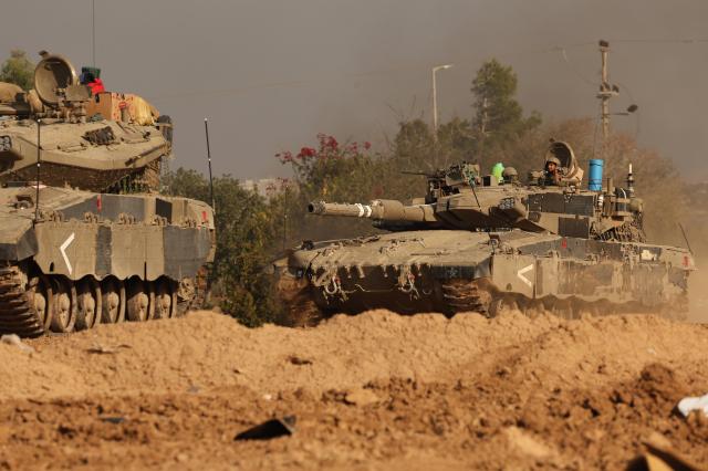 가자지구로 진격하고 있는 이스라엘군 탱크사진EPA연합뉴스