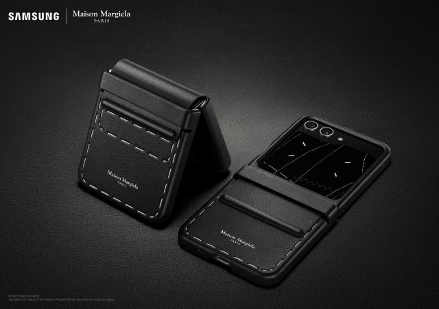 갤럭시 Z 플립5 메종 마르지엘라 에디션 제품 사진