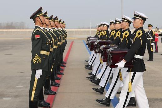 中韩双方交接第十批在韩中国人民志愿军烈士遗骸