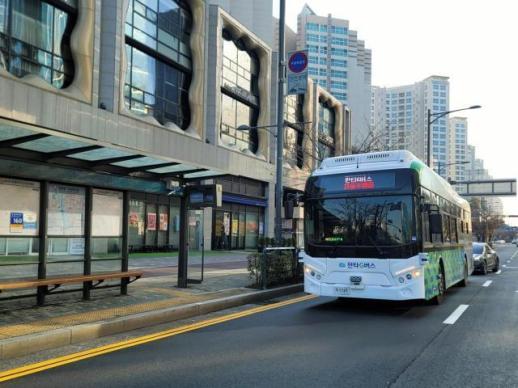 Self-driving bus in Seouls satellite city garners passengers love