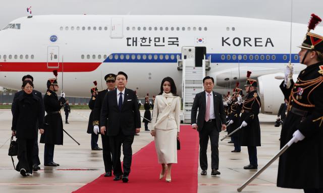 S. Korean President seeks global support in Paris to host World Expo in Busan 