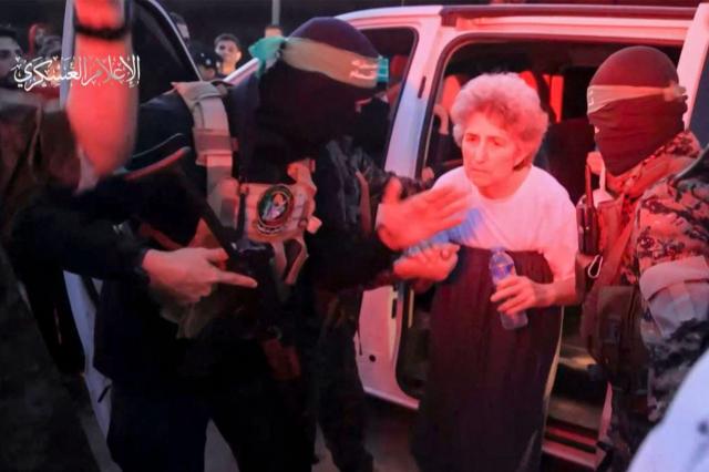 일시휴전 첫날 석방된 이스라엘 인질 사진AFP·연합뉴스