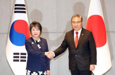 한·일 외교장관 부산서 85분간 회담…심도있는 의견 교환