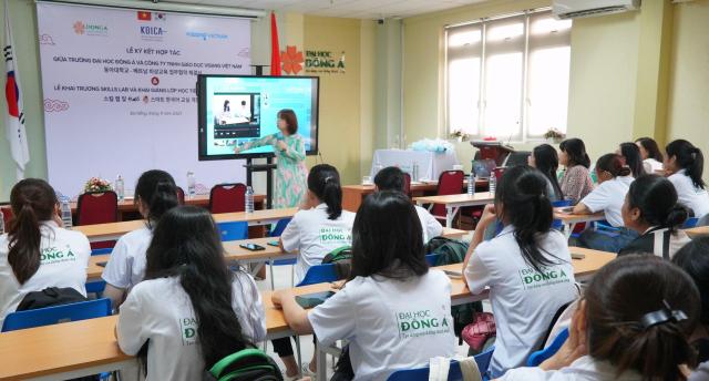 Vietnamese universities adopt smart Korean language learning platform KLaSS