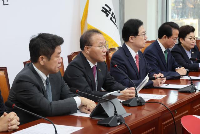 국민의힘 원내대책회의
    서울연합뉴스 이정훈 기자  국민의힘 윤재옥 원내대표가 28일 국회에서 열린 원내대책회의에서 발언하고 있다 20231128
    uwg806ynacokr2023-11-28 084836
저작권자 ⓒ 1980-2023 ㈜연합뉴스 무단 전재 재배포 금지저작권자 ⓒ 1980-2023 ㈜연합뉴스 무단 전재 재배포 금지