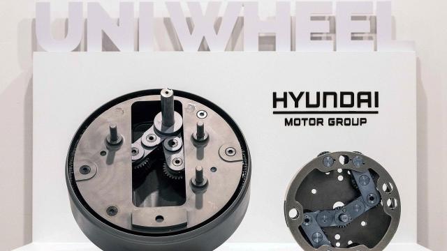 Hyundai unveils ‘universal wheel’ with built-in drive system for future EVs