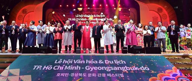 Lễ khai mạc Lễ hội Văn hóa và du lịch thành phố Hồ Chí Minh - Gyeongsangbuk-do vào tối ngày 27112023 tại TP Hồ Chí Minh ẢnhTỉnh Gyeongbuk