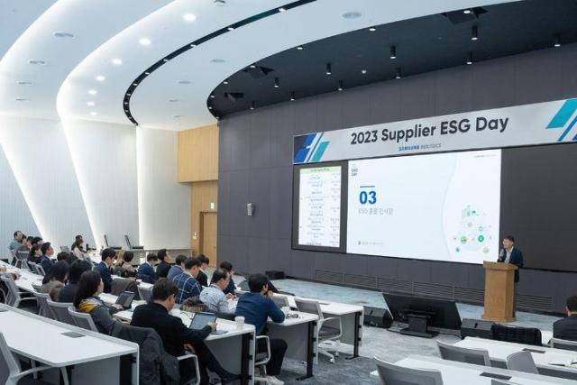 삼성바이오로직스는 지난 28일 공급망 ESG 데이를 개최했다 사진은 김동중 삼성바이오로직스 경영지원센터장CFO·부사장이 개회사를 하는 모습 사진삼성바이오로직스