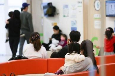 韩国儿童呼吸道感染病例激增 新疫情阴影笼罩？