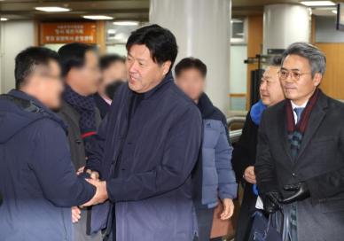 [종합] 이재명 측근 김용, 징역 5년 법정구속…法 주민 이익 훼손