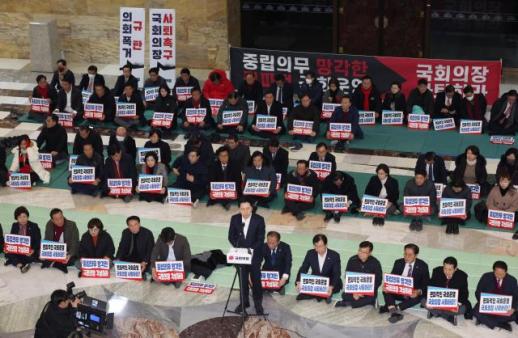 [포토] 본회의장 앞 국민의힘 철야농성