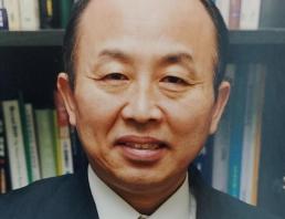 [브랜드칼럼] 정치판 휘젓는 벽안의 자칭 천하잡놈 