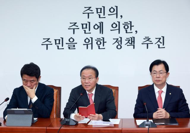 국민의힘 원내대책회의
    서울연합뉴스 한종찬 기자  국민의힘 윤재옥 원내대표가 5일 국회에서 열린 원내대책회의에서 발언하고 있다 2023125
    sabaynacokr2023-12-05 092108
저작권자 ⓒ 1980-2023 ㈜연합뉴스 무단 전재 재배포 금지저작권자 ⓒ 1980-2023 ㈜연합뉴스 무단 전재 재배포 금지