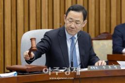 [슬라이드 포토] 오늘도 예쁜 수지 (게스 포토콜)