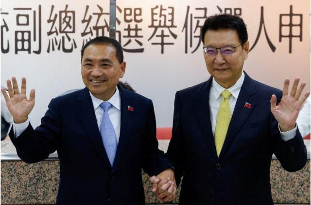 대만 국민당 총통 후보인 허우유이왼쪽과 부총통 후보 자오샤오캉 사진로이터연합뉴스