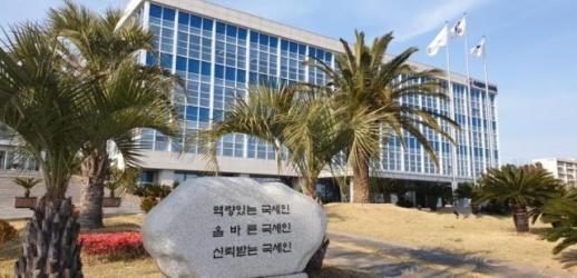 [단독] 국세청 고위공무원, 연차 없이 골프대회 갤러리 참관 논란