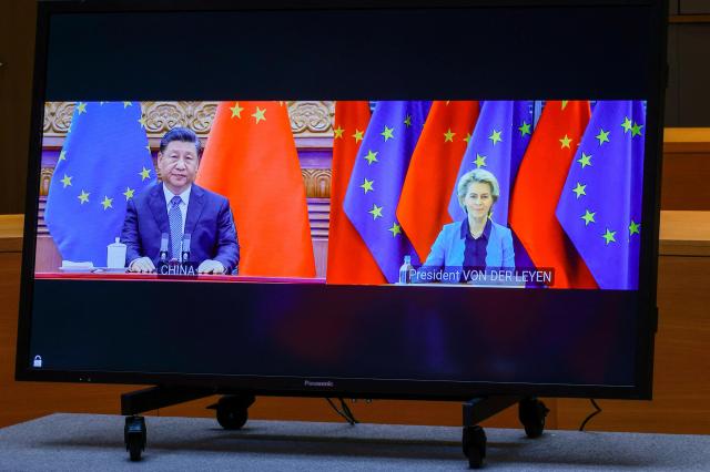 지난 2022년 4월 1일 화상회의를 하는 시진핑 중국 국가주석과 우르줄라 폰데어라이엔 유럽연합 집행위원장 사진로이터 연합뉴스 
