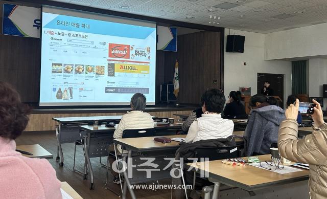 대구광역시 군위군은 지난 5일 군위군농업기술센터에서 우체국 쇼핑몰 군위군 농‧특산물 브랜드관 입점 설명회를 개최했다 사진대구군위