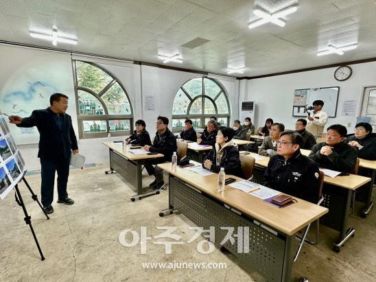 동해시의회 예산결산특별위원회 의원들이 현장방문을 실시하고 있다사진동해시의회