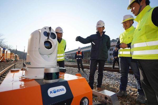 Railway operator to commercialize AI-based railroad monitoring robot in 2024