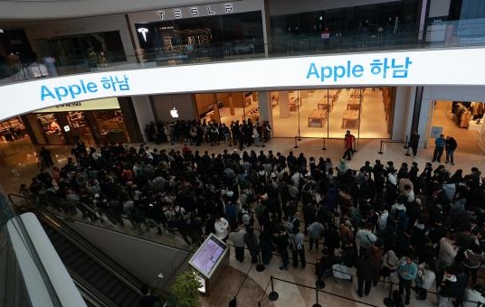 [포토] Apple 하남, 엄청난 오픈런 열기
