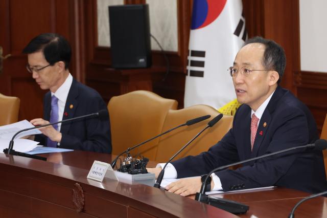 추경호 경제부총리 겸 기획재정부 장관이 11일 오전 서울 종로구 정부서울청사에서 경제안보 공급망 관계장관 회의를 주재하고 있다사진연합뉴스