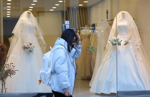 韩国新婚夫妇今年或首次跌至百万对以下 近半数膝下无子女