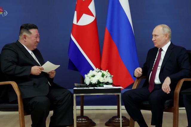 러시아를 방문 중인 김정은 북한 국무위원장이 지난 9월 블라디미르 푸틴 러시아 대통령과 회담했다 사진연합뉴스