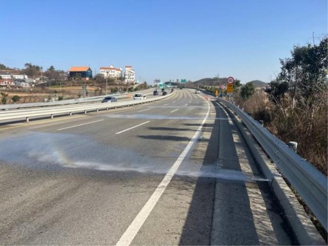 무안군은 친환경 액상제설제염수용액 10000리터를 확보해 동절기 도로 동결로인한 피해에 대비한다사진무안군