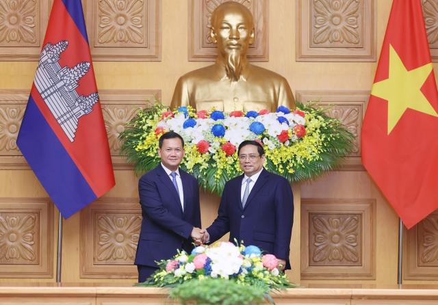 캄보디아 총리왼쪽와 베트남 총리오른쪽 사진베트남통신사