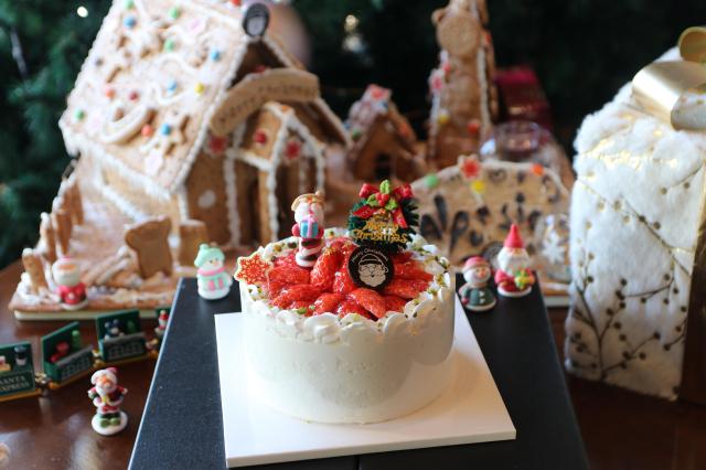 ﻿크리스마스 분위기를 한층 더해줄 홀리데이 한정 케이크 4종을 옥시라운지에서 오는 25일까지 만나볼 수 있다 사진알펜시아
