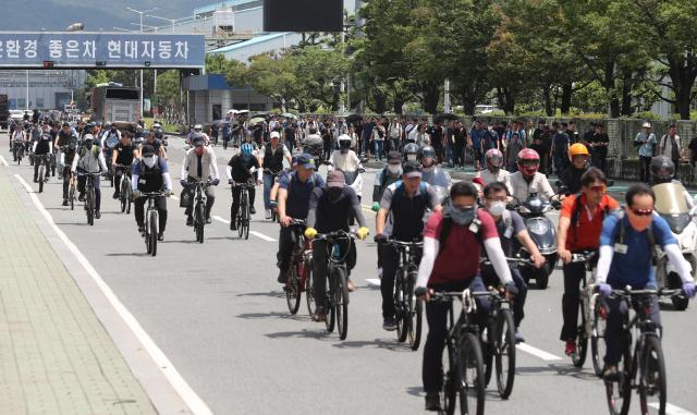 현대자동차 울산공장에서 퇴근 중인 근로자들 사진연합뉴스