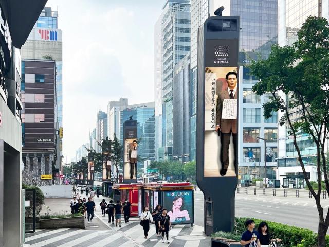 딥브레인AI가 올해 8월 15일 서울 강남역 인근의 미디어폴에서 AI 윤봉길 관련 광고 캠페인을 선보였다 사진딥브레인AI