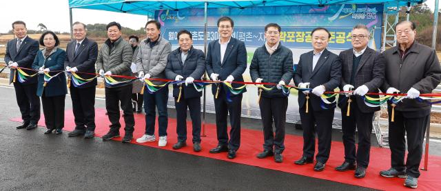 전남 함평군이 지난 15일 평촌마을과 지변마을을 연결하는 ‘월야 농어촌도로 306호선’ 준공식을 개최했다사진함평군