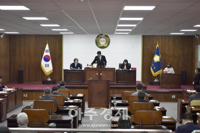 동해시의회가 19일 제336회 동해시의회 제2차 정례회 제5차 본회의를 끝으로 23일간의 의사일정을 마무리하고 있다사진동해시의회