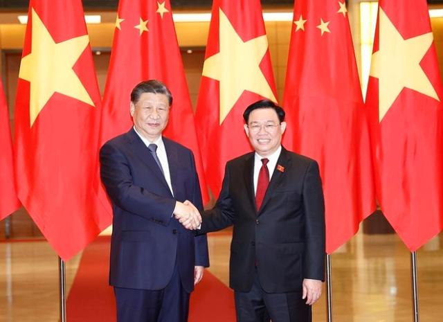 시진핑 주석과 브엉 딘 후에 국회의장 사진베트남통신사