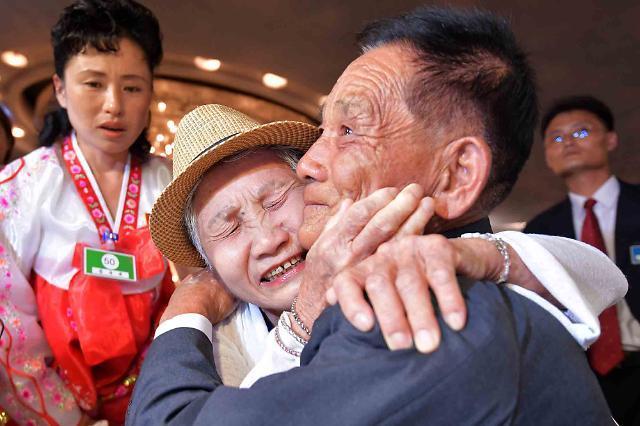 A 92-year-old South Korean mother hugs her 71-year-old son in a tearful reunion in 2018 Joint Press Corps