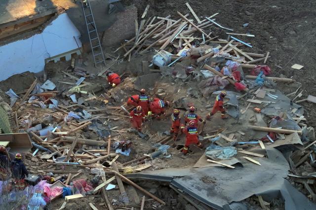 中 간쑤성 지진으로 무너진 건물
    칭하이 AP·신화연합뉴스 19일 중국 서북부 칭하이성 하이둥시의 한 마을에서 구조대원들이 지진으로 무너진 건물을 수색하고 있다 전날 오후 11시 59분께 간쑤성 린샤주 지스산현에서 규모 62의 강진이 발생한 뒤 이날 오전 8시까지 간쑤성에서 100명 칭하이성에서 11명이 사망했다 20231219
    besthopeynacokr2023-12-19 141507
저작권자 ⓒ 1980-2023 ㈜연합뉴스 무단 전재 재배포 금지저작권자 ⓒ 1980-2023 ㈜연합뉴스 무단 전재 재배포 금지
