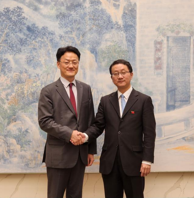 Choi Yong-joon Director of Northeast Asian Affairs at the South Korean Ministry of Foreign Affairs left poses for a photograph with Liu Jinsong Director-General of the Department of Asian Affairs at the Chinese Ministry of Foreign Affairs after a director-level discussion held in Shenzhen Guangdong Province China on December 19 Courtesy of the Ministry of Foreign Affairs